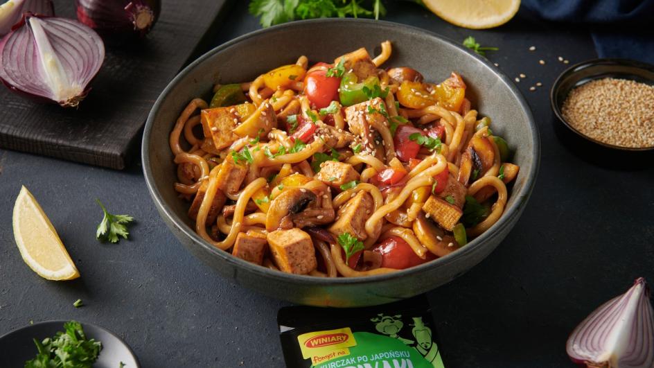 Udon makaronai su teriyaki padažu ir tofu