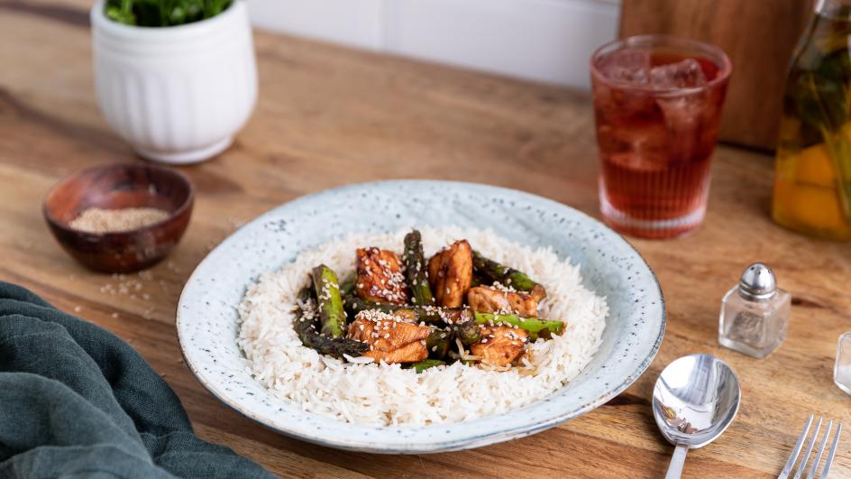 Teriyaki lašiša su šparagais
