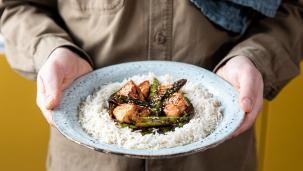 Teriyaki lašiša su šparagais